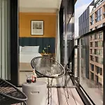 Sonder By Marriott Bonvoy Britain Quay Grand Canal Square Aparthotel