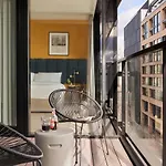 Sonder By Marriott Bonvoy Britain Quay Grand Canal Square 4*