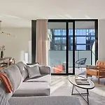 Sonder By Marriott Bonvoy Britain Quay Grand Canal Square 4*
