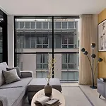 Sonder By Marriott Bonvoy Britain Quay Grand Canal Square Aparthotel 4*