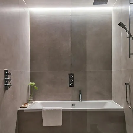 Aparthotel Sonder At Britain Quay 4*
