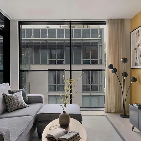 Sonder By Marriott Bonvoy Britain Quay Grand Canal Square Lägenhetshotell