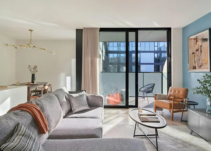 Sonder By Marriott Bonvoy Britain Quay Grand Canal Square