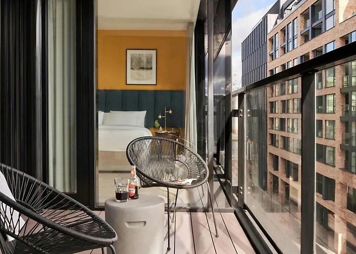 Sonder By Marriott Bonvoy Britain Quay Grand Canal Square Apartmanhotel