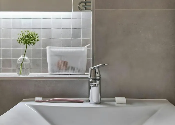 Sonder By Marriott Bonvoy Britain Quay Grand Canal Square