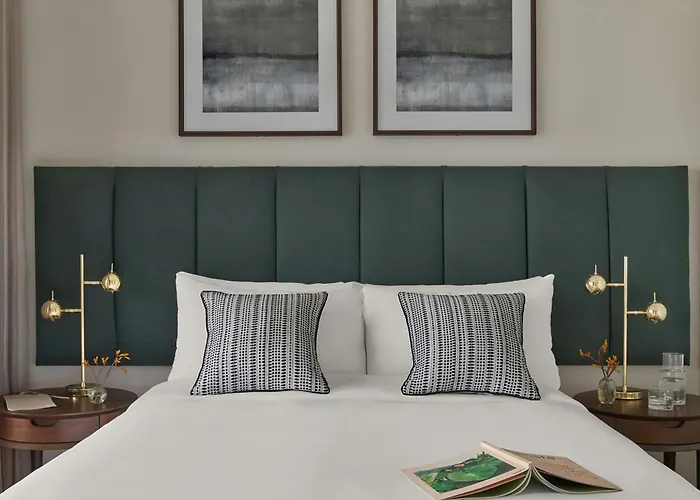 Sonder By Marriott Bonvoy Britain Quay Grand Canal Square