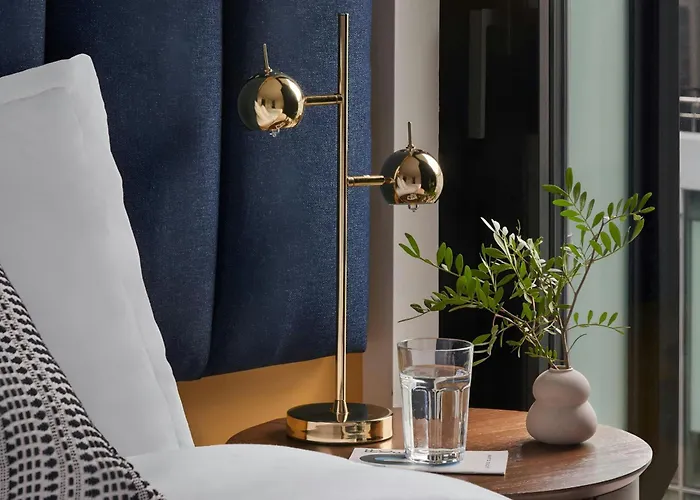 Sonder By Marriott Bonvoy Britain Quay Grand Canal Square Aparthotel