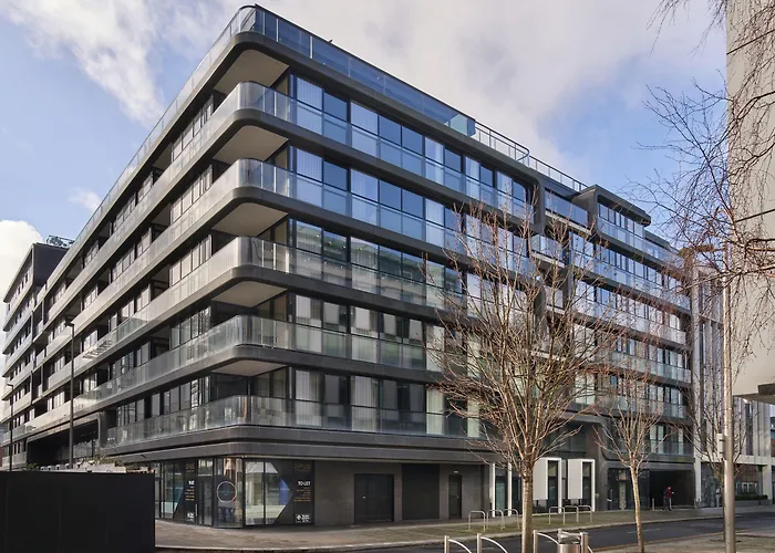 Sonder By Marriott Bonvoy Britain Quay Grand Canal Square Aparthotel