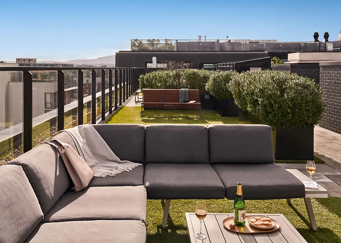 Sonder By Marriott Bonvoy Britain Quay Grand Canal Square Aparthotel 4*