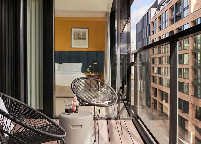 Sonder By Marriott Bonvoy Britain Quay Grand Canal Square 4*