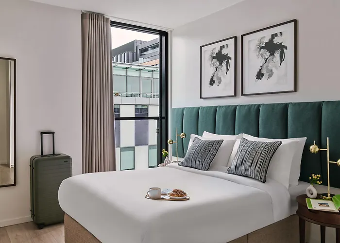 Sonder By Marriott Bonvoy Britain Quay Grand Canal Square 4*