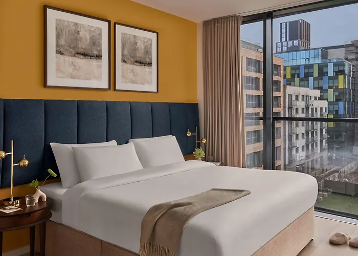 Sonder By Marriott Bonvoy Britain Quay Grand Canal Square Aparthotel 4*