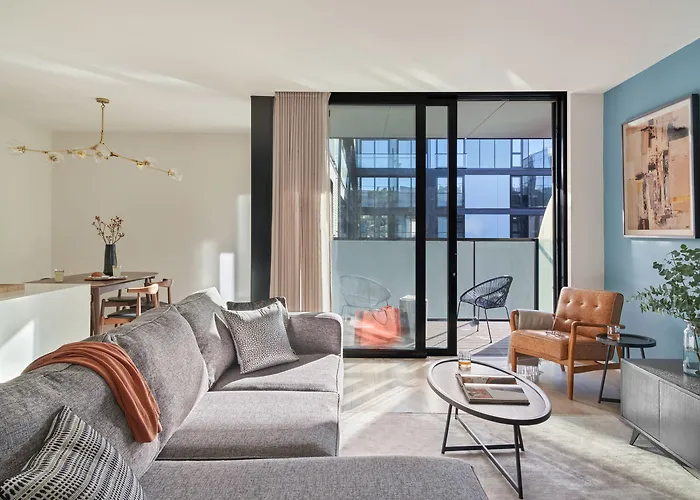 Sonder By Marriott Bonvoy Britain Quay Grand Canal Square 4*