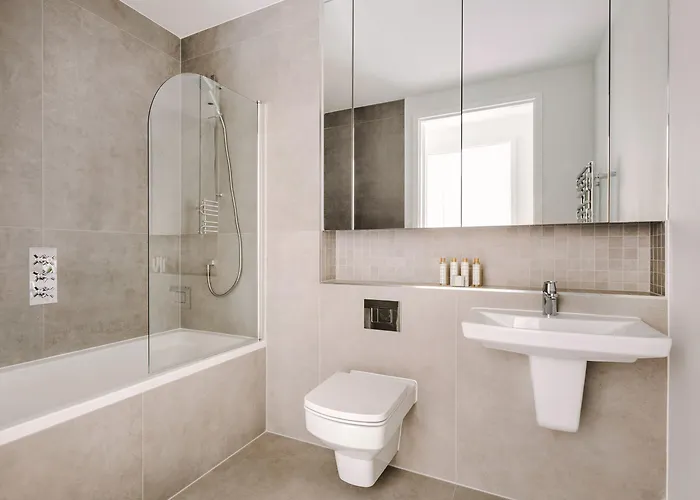 Sonder By Marriott Bonvoy Britain Quay Grand Canal Square Aparthotel 4*