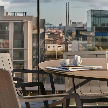 Sonder By Marriott Bonvoy Britain Quay Grand Canal Square ダブリン
