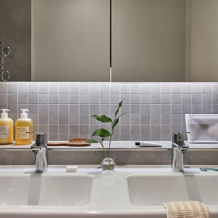 Sonder By Marriott Bonvoy Britain Quay Grand Canal Square 4*