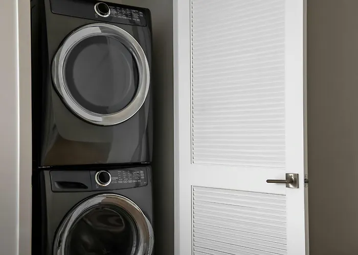 Sonder By Marriott Bonvoy Britain Quay Grand Canal Square 4*