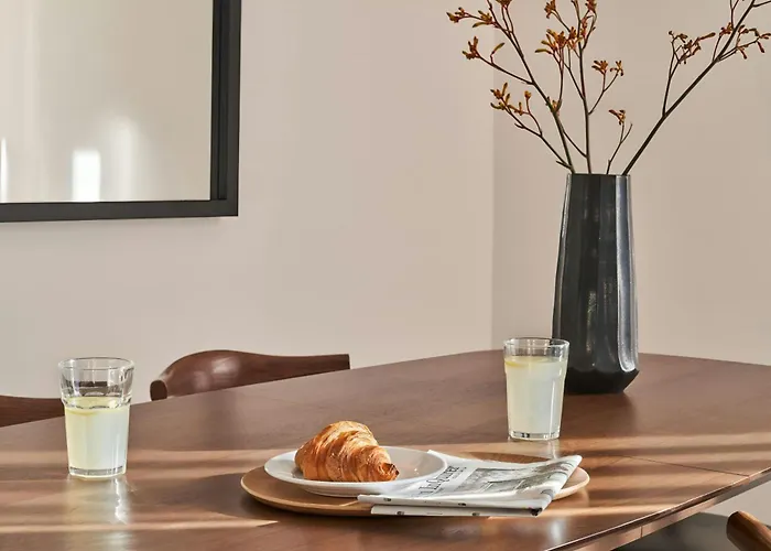 Sonder By Marriott Bonvoy Britain Quay Grand Canal Square Apartmanhotel