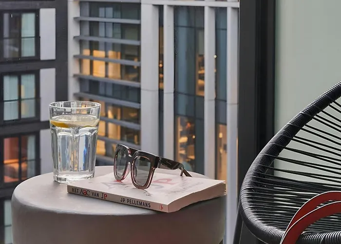 Sonder By Marriott Bonvoy Britain Quay Grand Canal Square Apartmanhotel